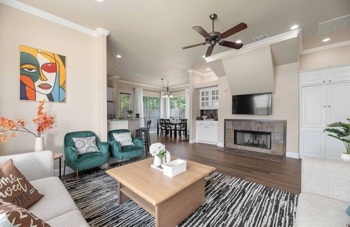 North Arlington House | 1 mi to AT&T/King Beds/Game-room/Study Desks