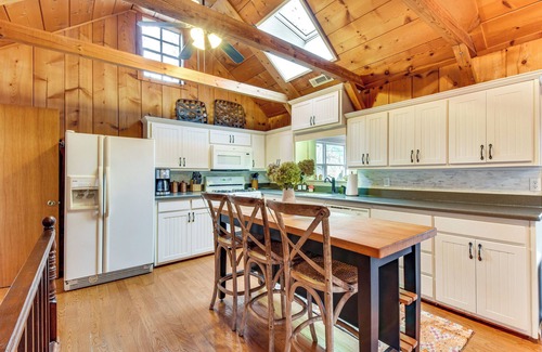 Lakemont Cabin | 1 Mi to Beach: Lake Rabun Home w/Carriage House