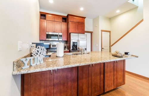 New Tacoma Villa | <1 mi to Dome | 3BD 2.5BA | Townhouse | Garage -22