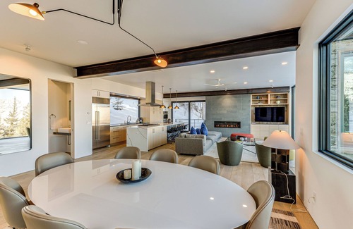 Jackson House | 1 Mi to Downtown Jackson: Modern Retreat w/Views