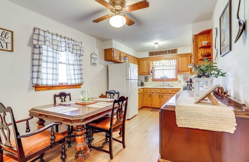 Mountain View House | 1 Mi to Dtwn Mountain View: Home w/Deck