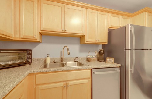 Athens Condo | 1 Mi to Dtwn & UGA: Condo w/Pool in Athens!