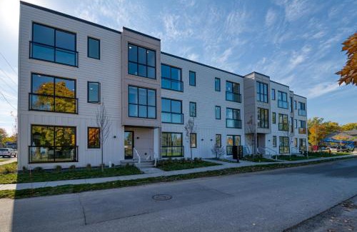 Traverse City Apartment | 1 Mi to Ski Area Penthouse Condo in Traverse City