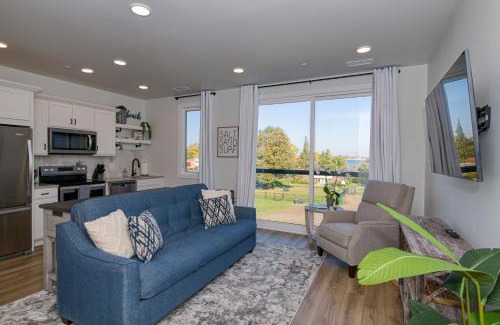 Traverse City Apartment | 1 Mi to Ski Area Penthouse Condo in Traverse City