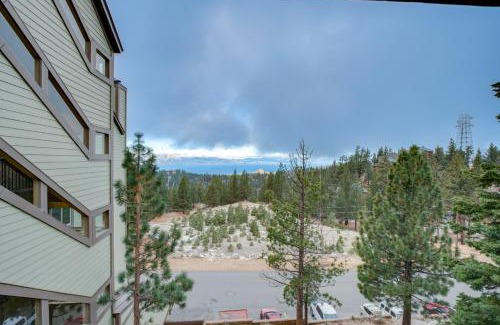 Tahoe Village House | 1 Mi to Stagecoach Lift! Homey Tahoe Townhome
