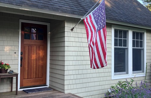 Quogue House | 1 mile to the beach, this Quogue home has it all.
