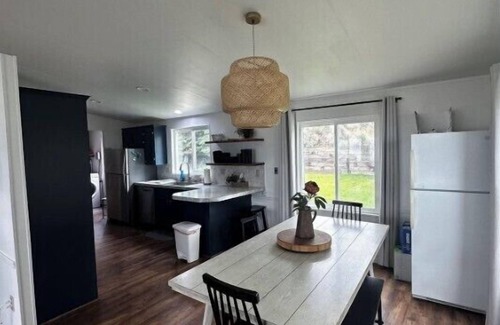 Dingle Cabin | 1-Min Walk to Private Beach, Lake Views, Pickleball, Gated Community!