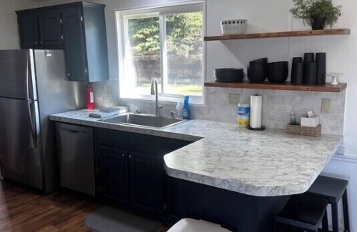 Dingle Cabin | 1-Min Walk to Private Beach, Lake Views, Pickleball, Gated Community!