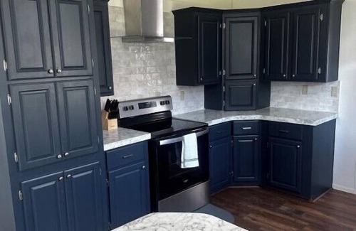 Dingle Cabin | 1-Min Walk to Private Beach, Lake Views, Pickleball, Gated Community!