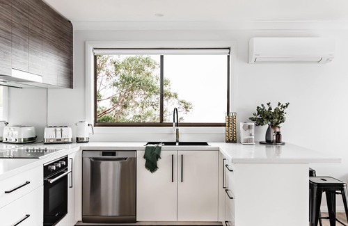 Culburra Beach House | 1 minute walk to Culburra Beach & Lake. ASD friendly and pet friendly.