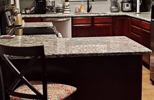 Eiber House | 1 month min-3 BD/3 BA perfectly situated between Downtown and the Mountains