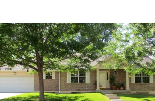 Eiber House | 1 month min-3 BD/3 BA perfectly situated between Downtown and the Mountains