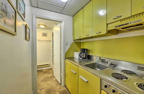 Emerald Isle Apartment | 1 Ocean Fun:' Emerald Isle Apt, Steps to Beaches!