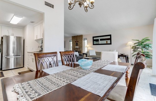 Sacramento House | #1 - Room in a beautiful house with pool.