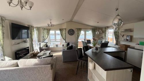 Tattershall House | 1 Waterski