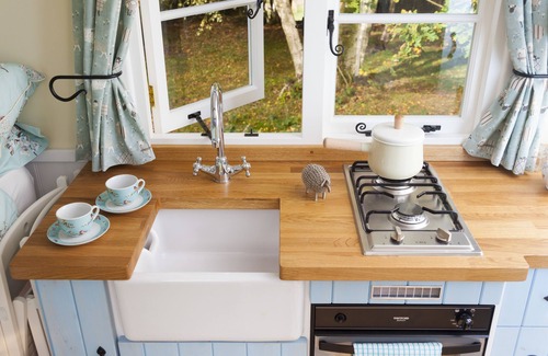 Etchinghill Cabin | 10 acres of woodland
