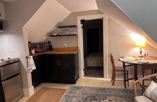 Rockland Apartment | 10% Discount for booking 6 to 12 month Booking!