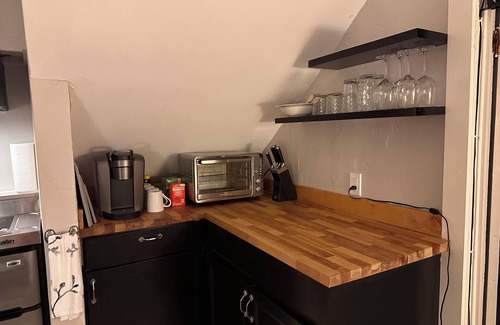 Rockland Apartment | 10% Discount for booking 6 to 12 month Booking!