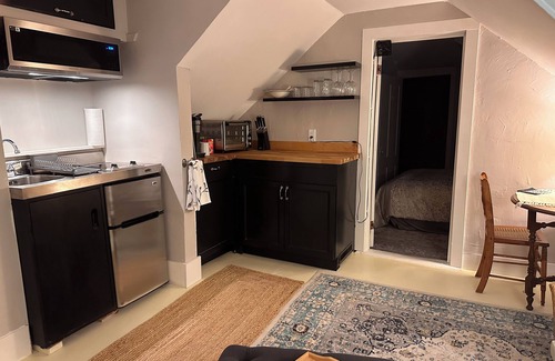 Rockland Apartment | 10% Discount for booking 6 to 12 month Booking!