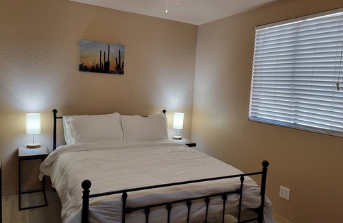 Sierra Vista House | 10 guests- pet friendly