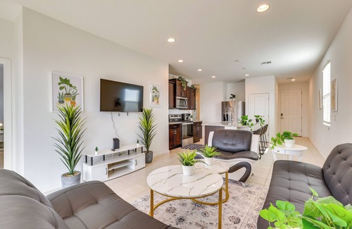 Laveen Village House | 10 Mi to Dtwn Phoenix: Chic Family Home