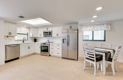 Majestic Palms Condo | 10 Mi to Holiday Nights: Casa Bella Condo w/Lanai