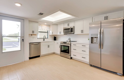 Majestic Palms Condo | 10 Mi to Holiday Nights: Casa Bella Condo w/Lanai