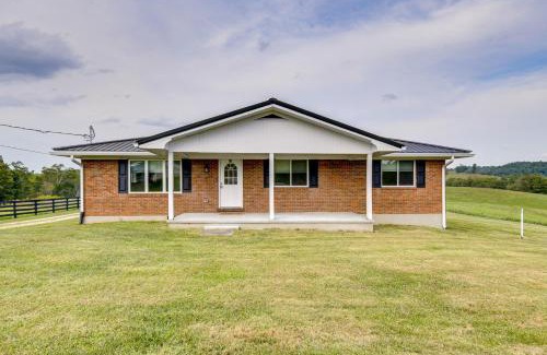 Campton House | 10 Mi to Red River Gorge Peaceful Rural Getaway!