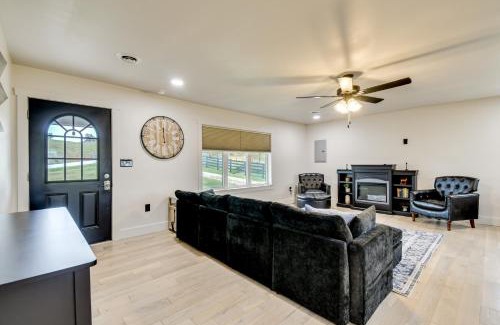 Campton House | 10 Mi to Red River Gorge Peaceful Rural Getaway!