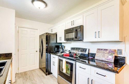 Ocoee House | 10 Mi to Universal Orlando: Home w/Screened Porch