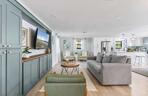 Palma Sola House | 10 min to AMI | 15 min to IMG | Heated Pool