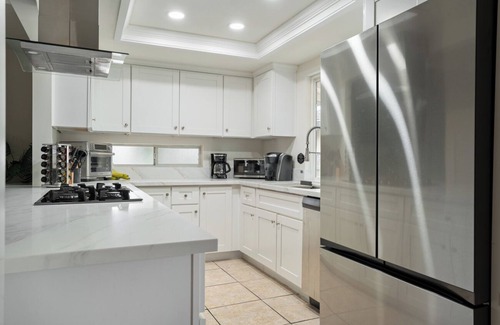 Central Escondido House | 10 minutes to Safari Family Vacation with Backyard Games. Pet-Friendly