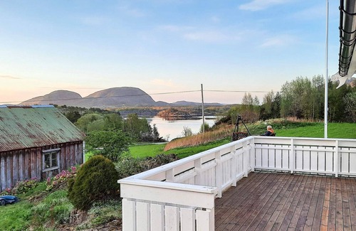 Bjugn House | 10 person holiday home in Vallersund