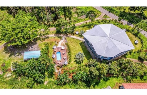 Arenal House | 10-room hotel in fabulous Nuevo Arenal with AC