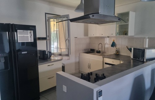 Villelaure Apartment | 100 m2 air-conditioned apartment at the foot of the Luberon, 30 km from Aix-en-Provence