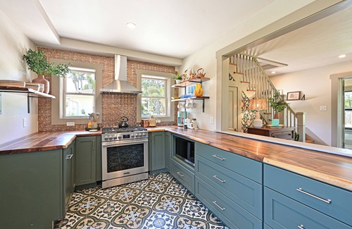 Bradenton House | 100 yr old Stone House with a heated pool 9 mi to beaches & 2 mi to downtown