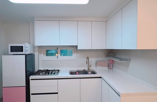 Seongsu House | 1000 sqft exclusive accommodation located 10 minutes away from Seongsu Station!