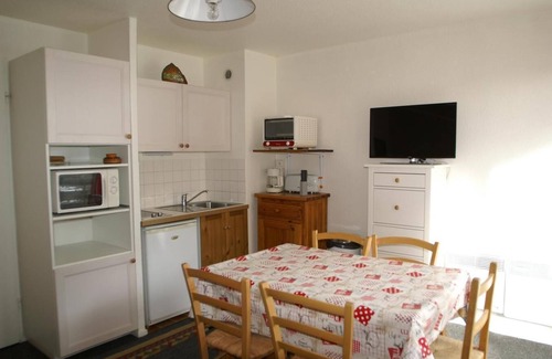 Prapoutel Apartment | 100m from resort center, parking, tv, ski locker, 20-22m², Les 7 Laux