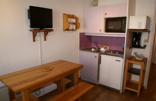 Prapoutel Apartment | 100m from resort center, parking, tv, ski locker, 20-22m², Les 7 Laux