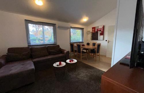 Getelo House | 104 smarttv xbox restaurant playyard P keybox airco starlink pets all incl