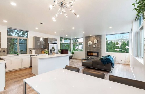 Ballard House | 107 - Ballard Green Home