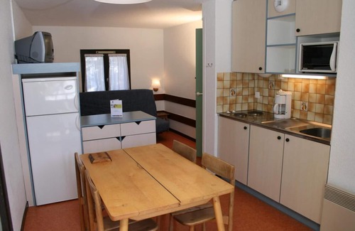 Saint-Leger-les-Melezes Apartment | 10m from ski slopes, swimming pool, sauna, hammam, parking, tv, ski locker, 35m²