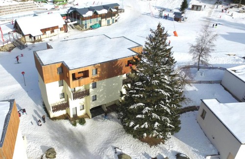 Prapoutel Apartment | 10m from ski slopes, parking, tv, ski locker, 60m², Les 7 Laux