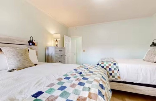 Ellijay Hotel | 10th Tee Box Townhome w/3 balconies + Pool, Trail