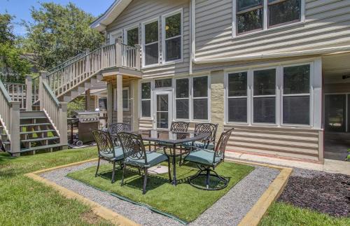 Isle of Palms House | 11 43rd Avenue by AvantStay Pool Close to Beach