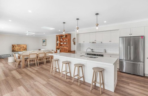 Rainbow Beach House | 11 Esprit Drive - Rainbow Shores. Swimming Pool - Wifi - Walk to beach