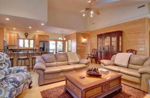 Highlands Apartment | 11 Mi to Ski Sapphire Heaven South Apt with Porch