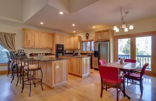 Highlands Apartment | 11 Mi to Ski Sapphire Heaven South Apt with Porch