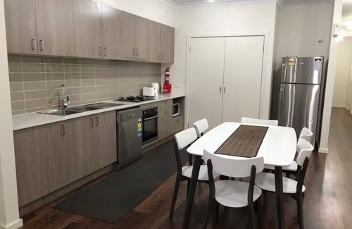 Pakenham House | 11 Serenity Home 4-bedroom house with WiFi and AC in delightful Pakenham