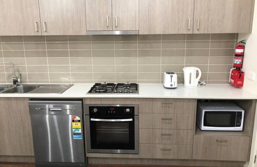 Pakenham House | 11 Serenity Home 4-bedroom house with WiFi and AC in delightful Pakenham